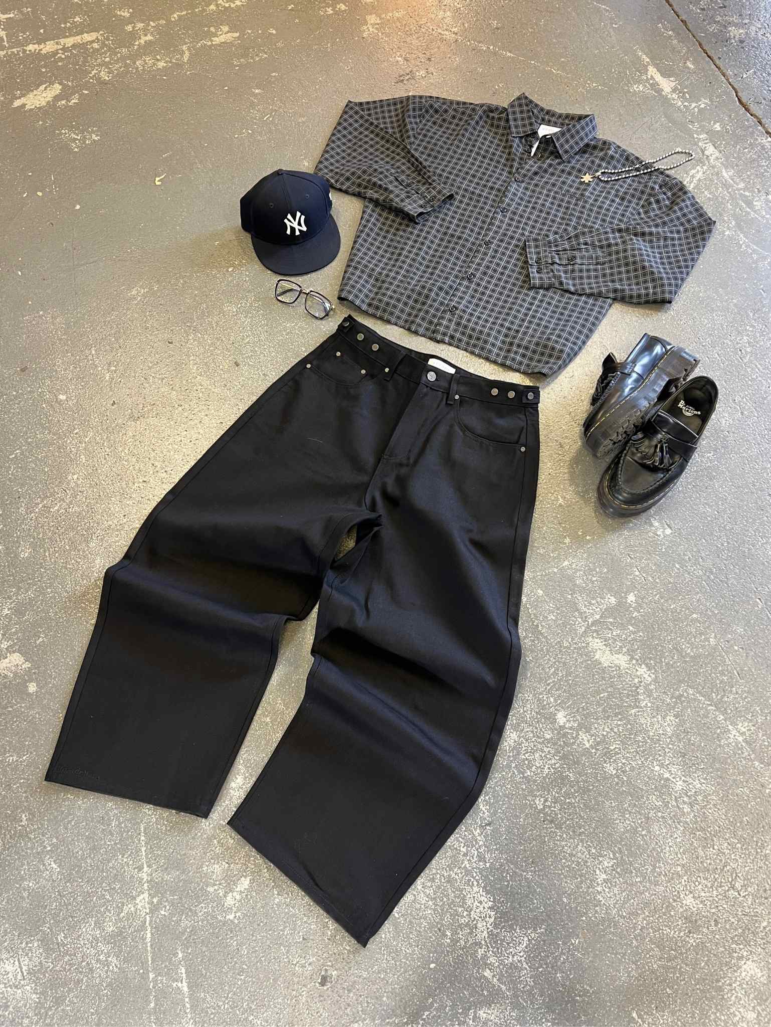 Wide Leg Raw Denim Jeans Solid Black - ATTODE