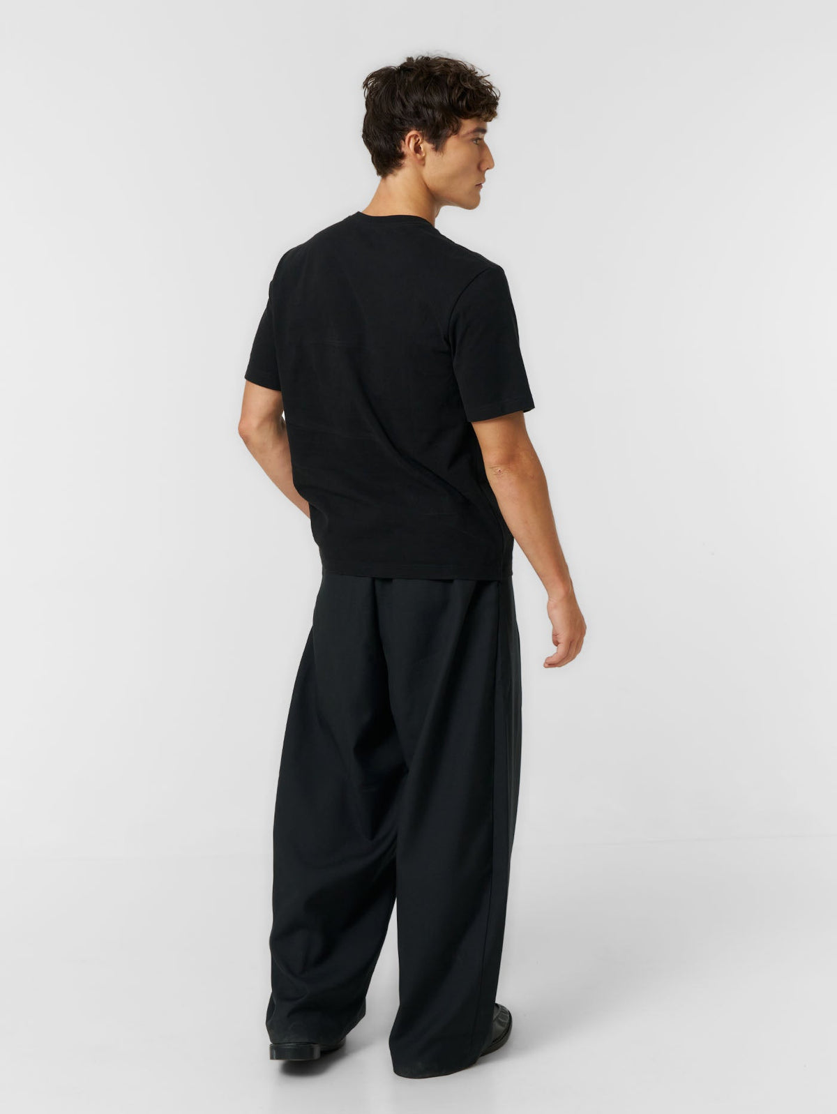 Plain Fitted T-shirt Black - ATTODE